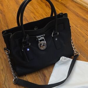 Micheal Kors Black Leather Purse Hand Bag New